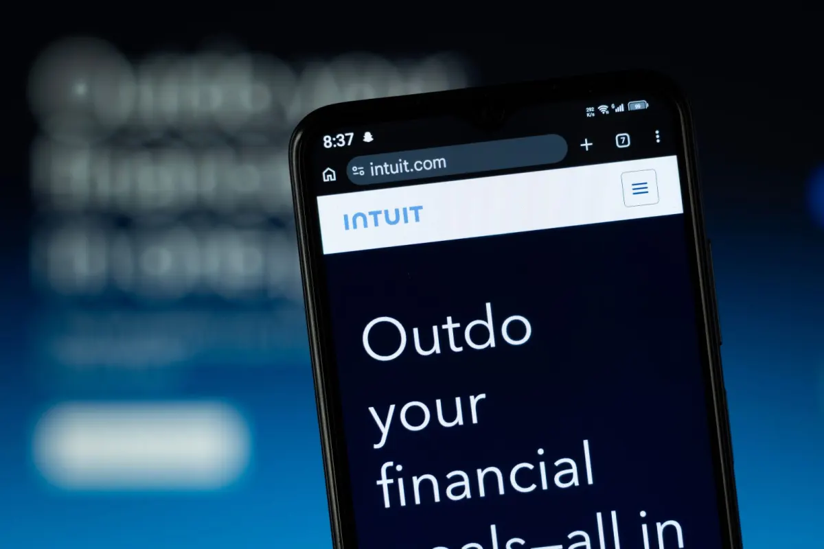 TurboTax: 3 cổ phiếu công nghệ giá rẻ, trả cổ tức, tiềm năng