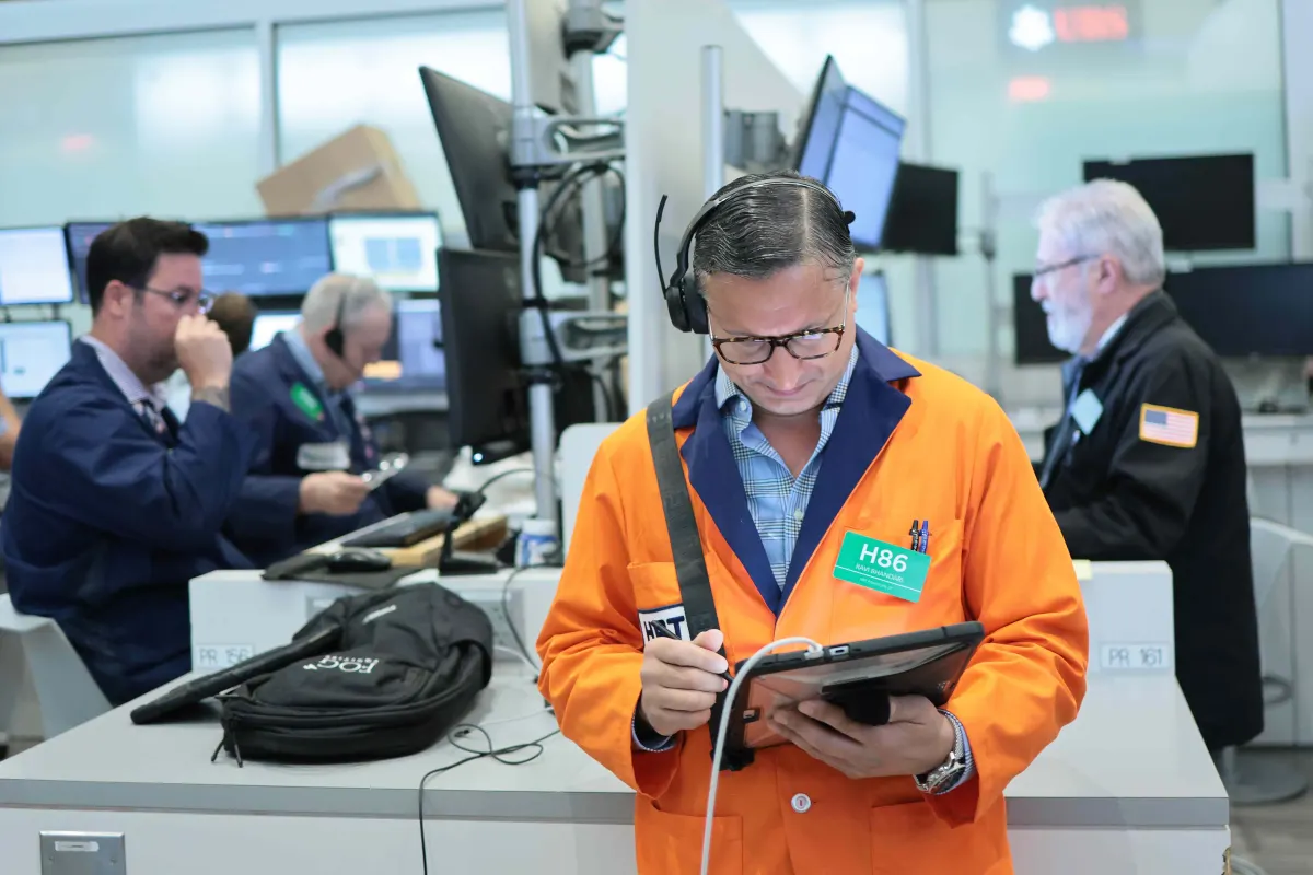 Chứng khoán Mỹ 16/6: Dow Jones lập đỉnh, SpaceX tăng vọt