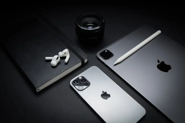 Apple (AAPL) Đẩy Mạnh AI với Thiết Bị, Dịch Vụ và Siri