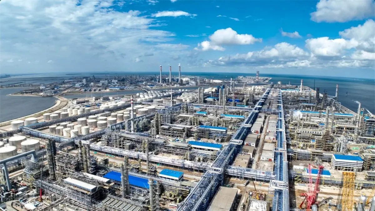 Mỹ: Trung Quốc giảm 40% mua dầu Iran