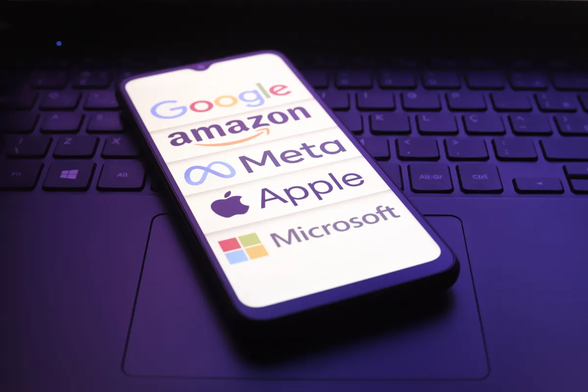 Apple giảm 7%, Amazon tăng 12%: AI thắng lợi