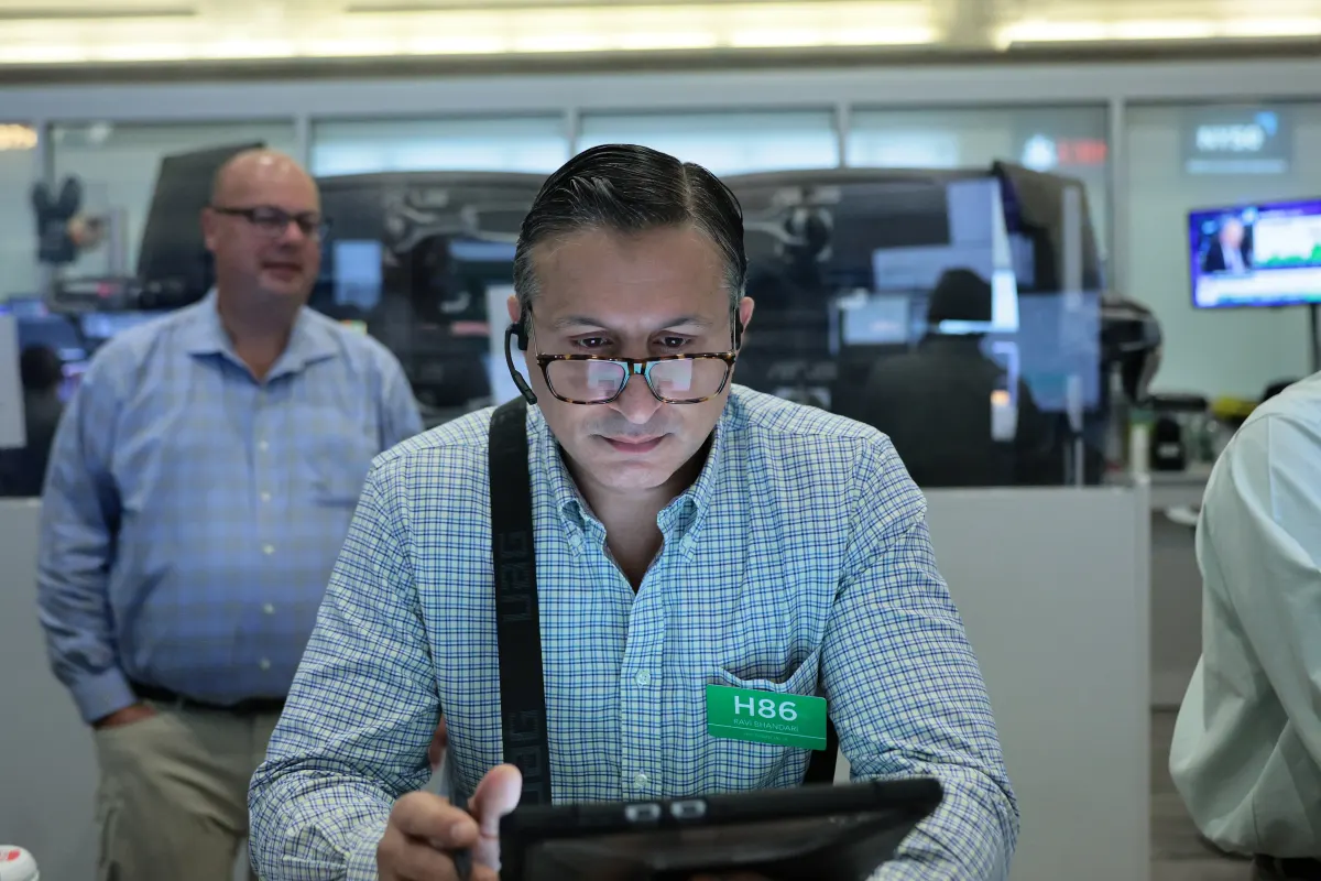 Chứng khoán Mỹ: Dow giảm, S&P 500, Nasdaq tụt khi dầu tăng