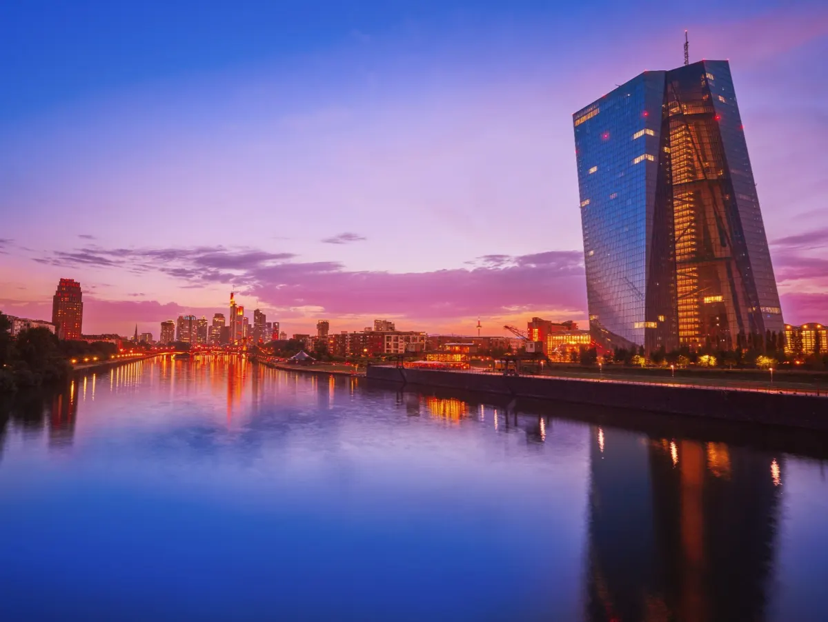 Ngân hàng Eurozone siết tín dụng do rủi ro địa chính trị