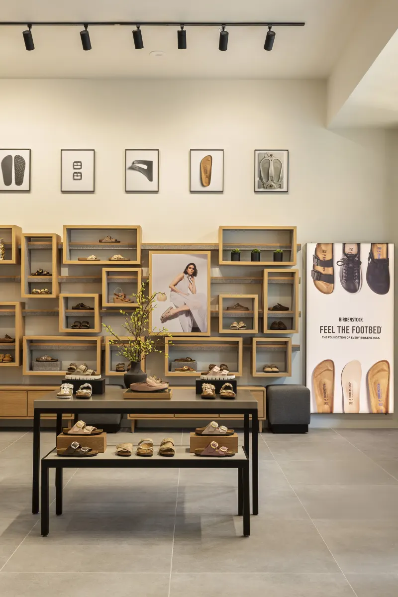 Birkenstock Q3: Nhu cầu mạnh, mở rộng giày đóng ngón