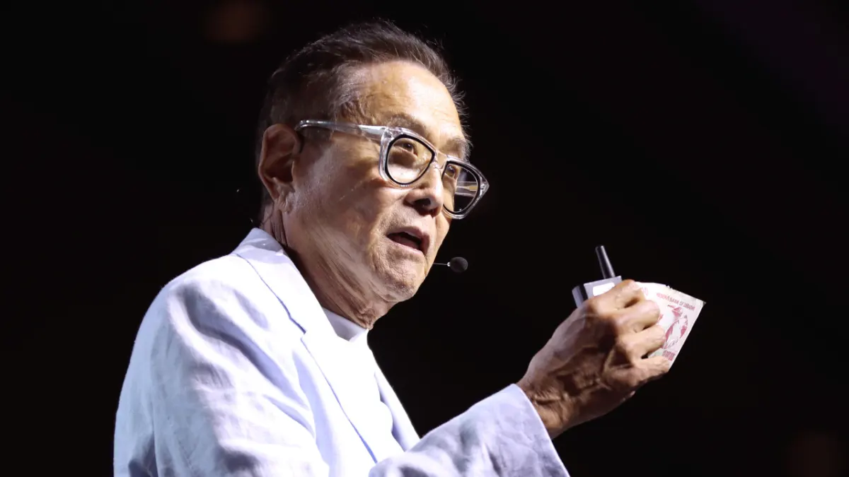 Robert Kiyosaki: Nợ lớn nhất khiến bạn lệ thuộc vào Wall Street