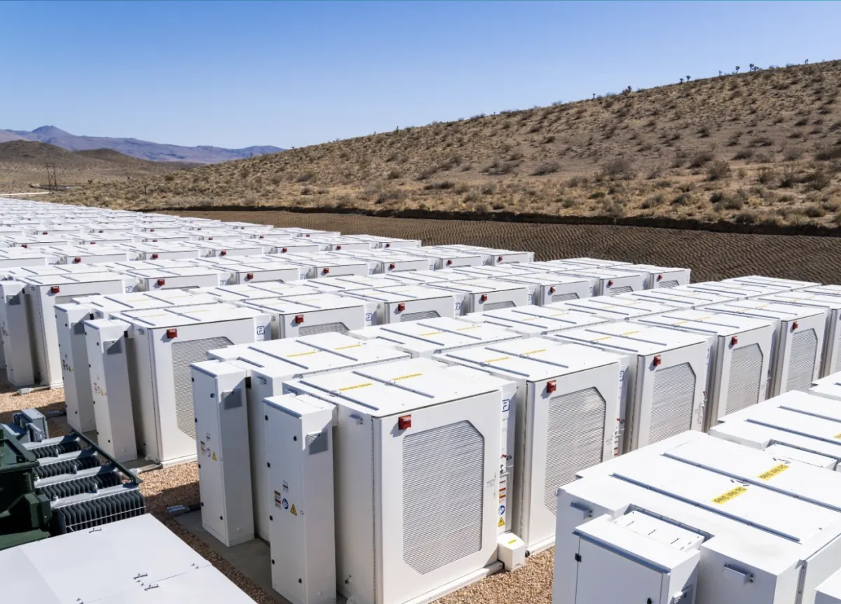 Fluence Energy: Backlog $6.4 tỷ, giao hàng chậm. Thách thức AI?