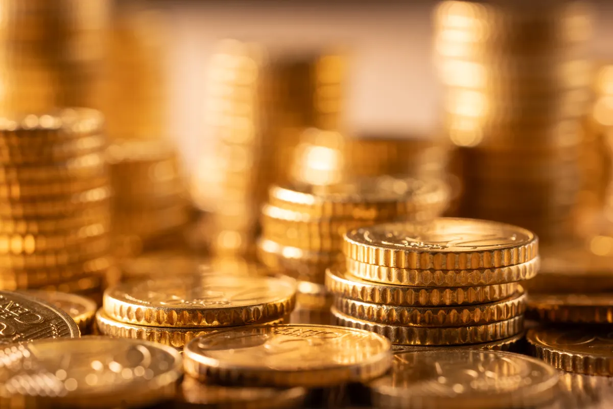 Giá vàng giảm sâu dưới 4.000 USD do lo ngại Fed tăng lãi suất