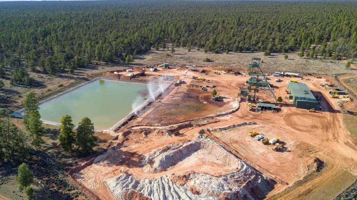 Giá Uranium tăng mạnh khi nhu cầu hạt nhân tăng tốc