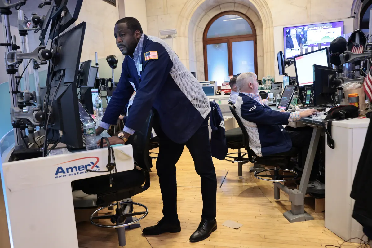 Chứng khoán hôm nay: Dow, S&P, Nasdaq hỗn hợp sau CPI thấp