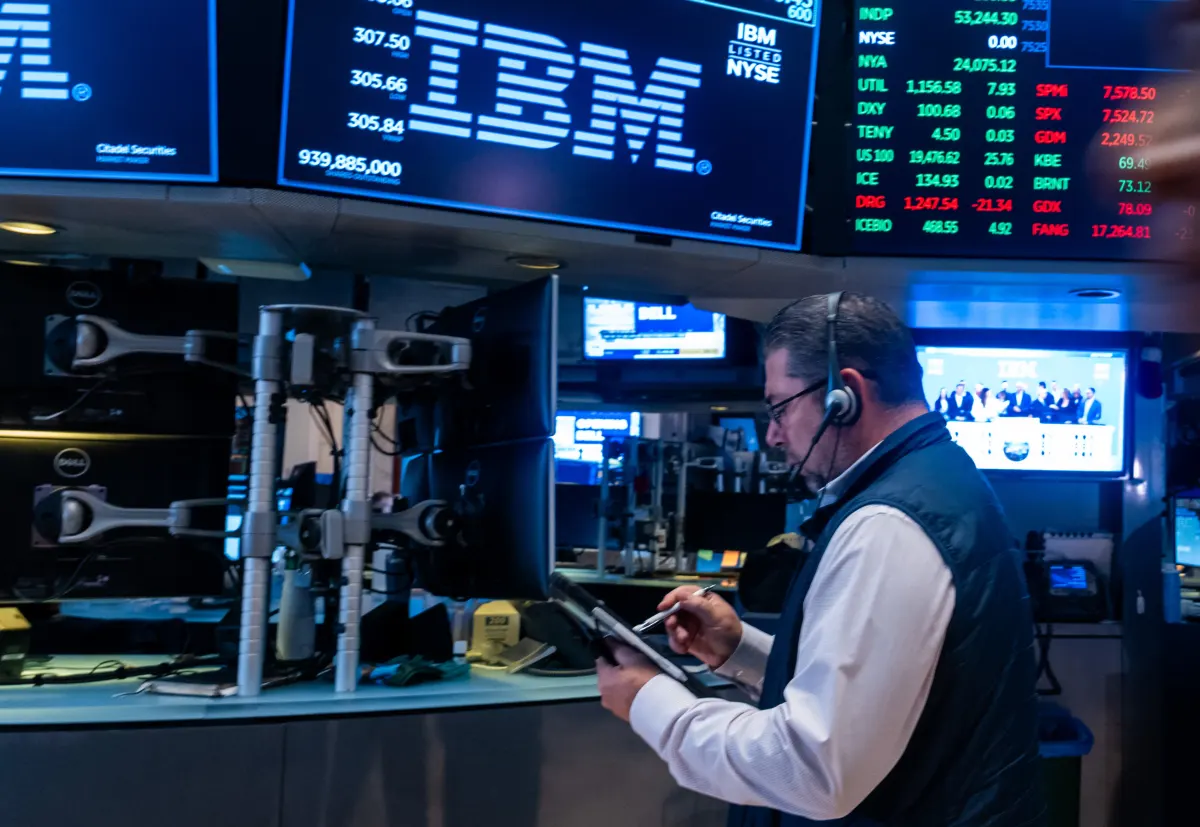 Cổ phiếu IBM sụt 25% - Ngày giảm sâu nhất lịch sử