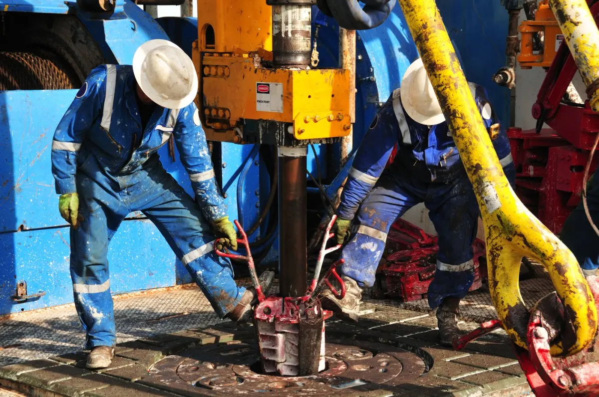 Chevron vs ExxonMobil: Cổ tức nào tốt hơn 10 năm tới?