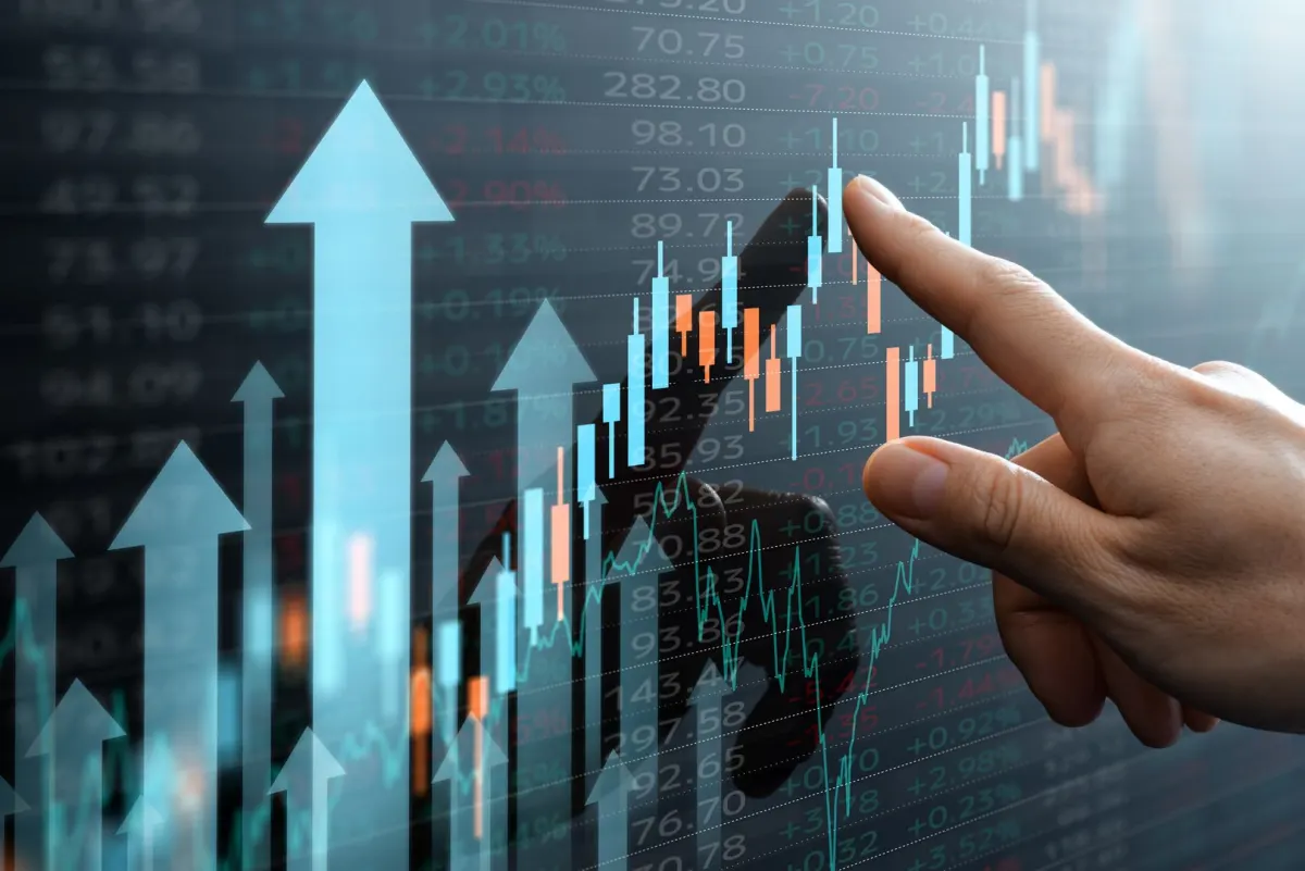 Giá Ether và Solana tăng mạnh, Bitcoin áp sát 62.000 USD