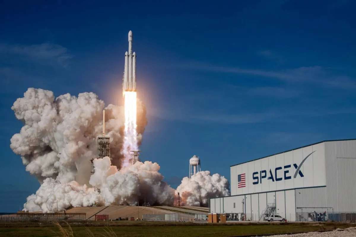 Cổ phiếu SpaceX giảm 11% vì áp lực chi phí và mở khóa
