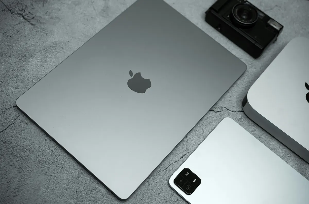 Apple (AAPL) Đối Mặt Với Triển Vọng Hỗn Hợp Trước Khi Ra Mắt iPhone Gập