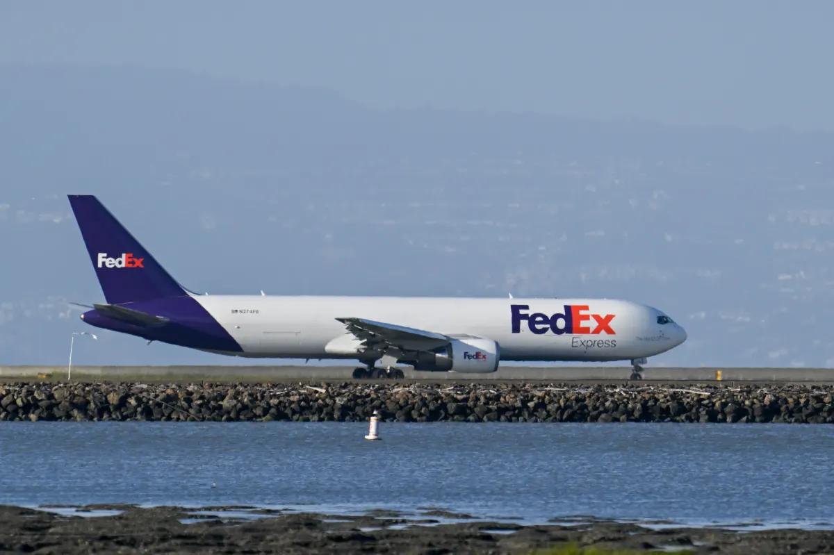 FedEx hoàn trả 800 triệu USD thuế quan cho khách hàng