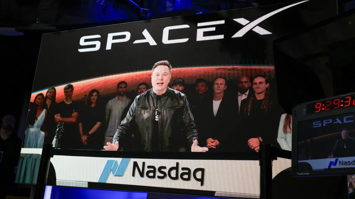 Trump nói Elon Musk sẽ tặng cổ phiếu SpaceX: Musk im lặng