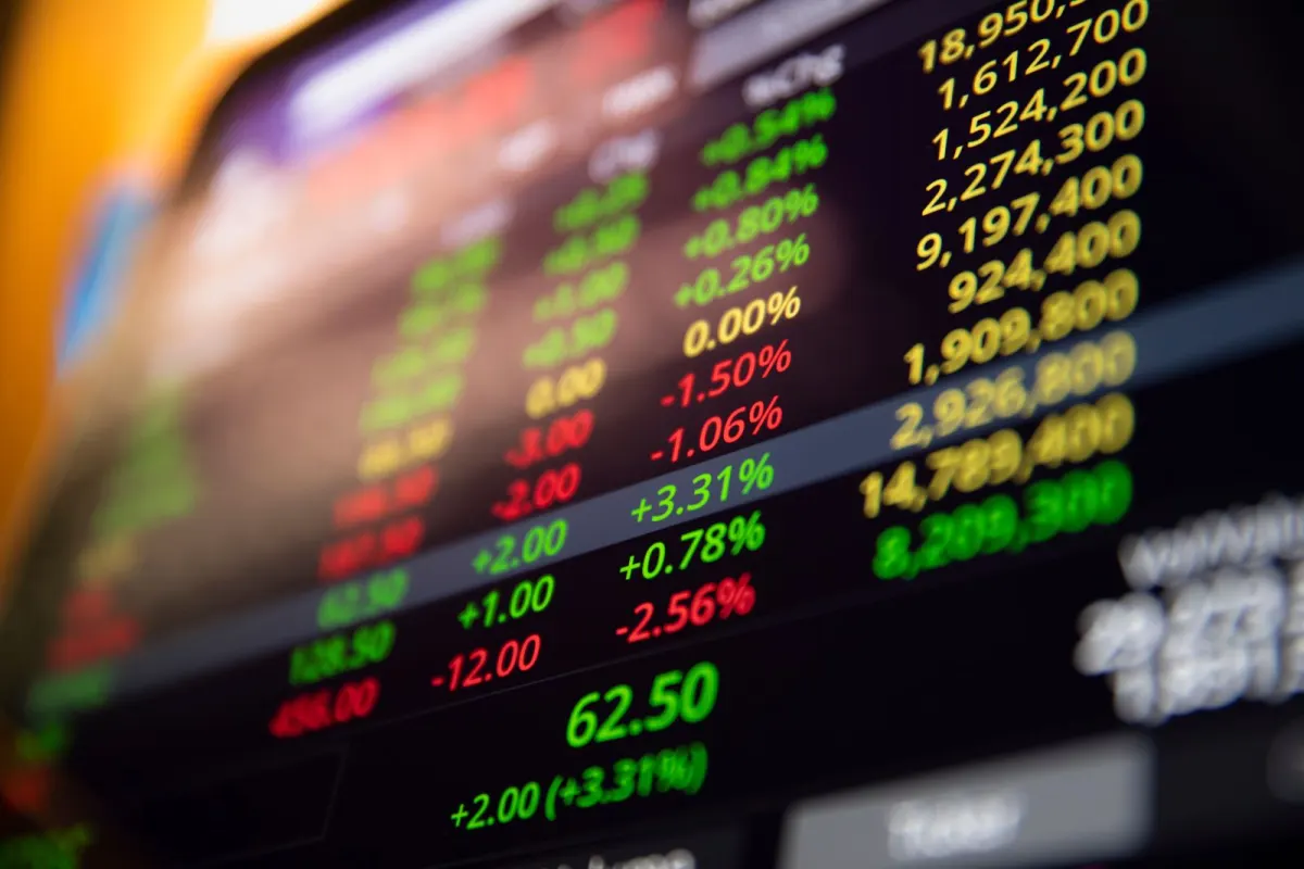 Dầu $100, lợi nhuận 10 năm gần 5% – Thị trường cổ phiếu không phản ứng?