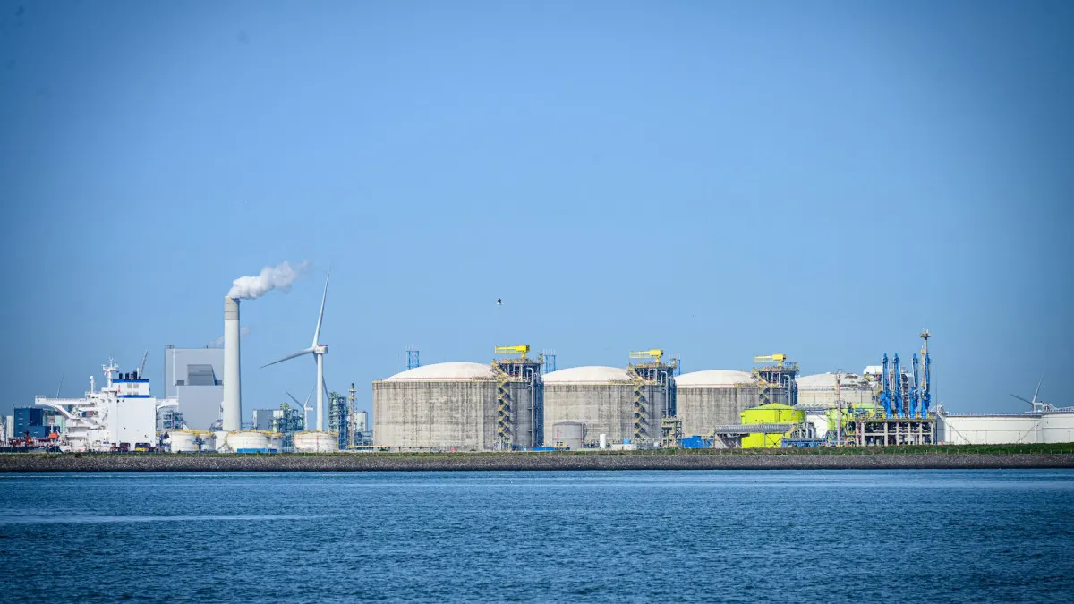 Giá Dầu WTI Sụt Gần 4% Khi EU Xem Xét Giải Phóng Dự Trữ Khẩn Cấp