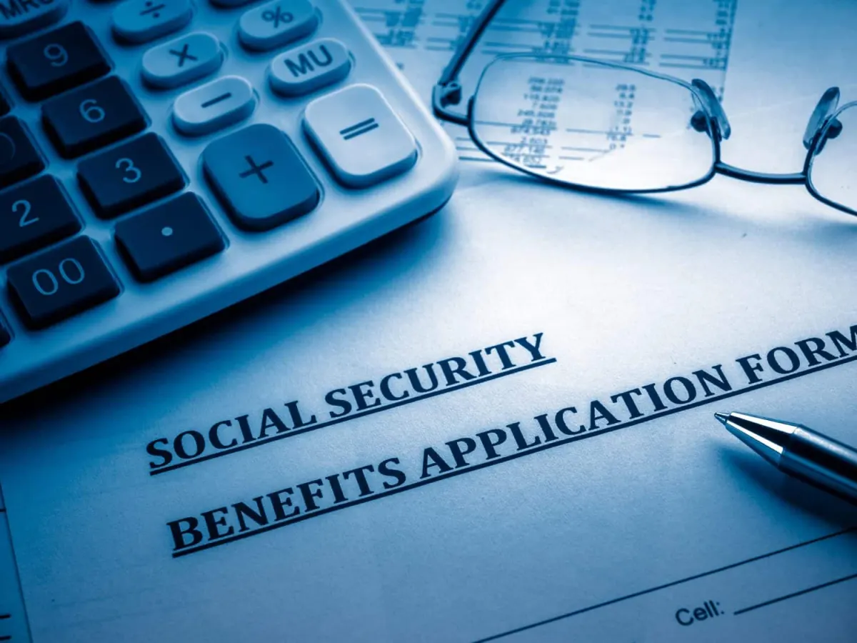 CEO FedEx 63 tuổi: Rủi ro nghỉ sớm Social Security