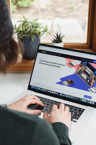 Shopify (SHOP): Doanh thu tăng 34%, đòn bẩy hoạt động mạnh mẽ