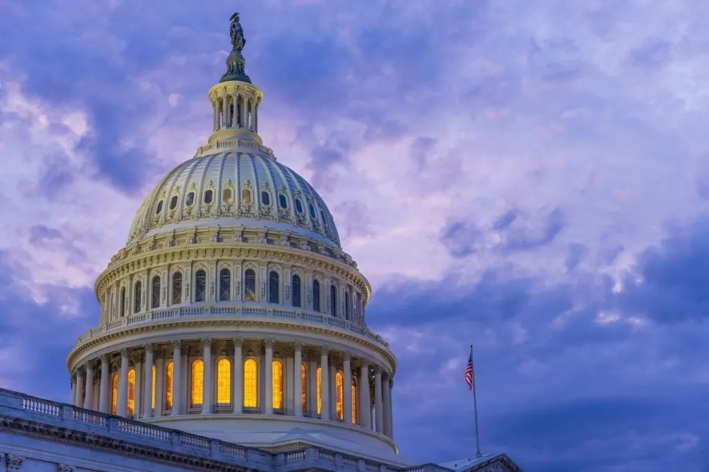 Goldman ủng hộ Crypto Clarity Act, Dân Chủ kêu 'Không đủ'