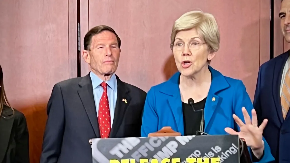 Clarity Act im lặng, Warren kêu SEC điều tra memecoin Trump