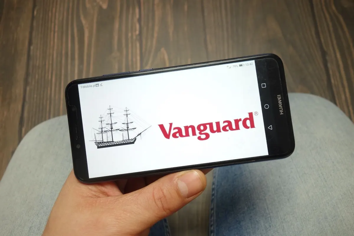 Vanguard tìm sếp tài sản số, thay đổi chiến lược crypto