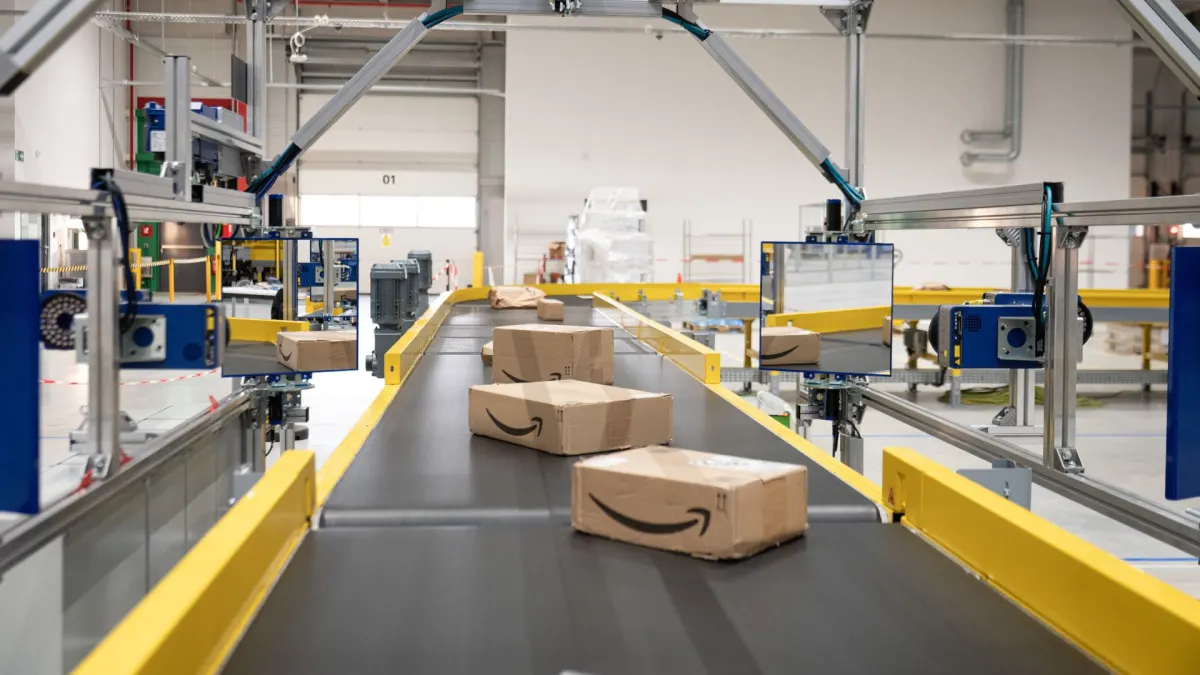 Amazon tăng tốc giao hàng, bùng nổ robot tự động hóa