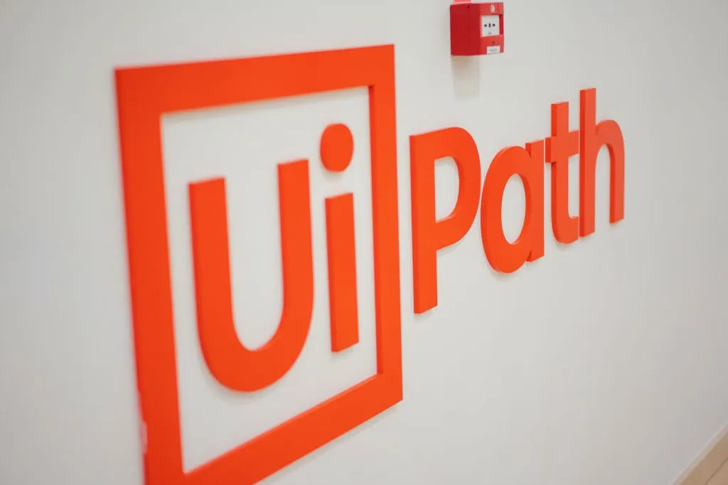 Cổ phiếu UiPath lao dốc vì lo ngại cạnh tranh AI