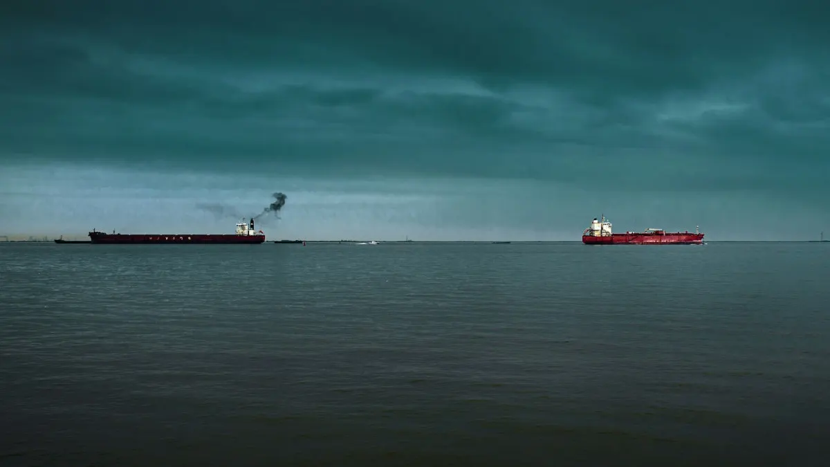 Iran: 3 tàu dầu bị tấn công ở eo biển Hormuz