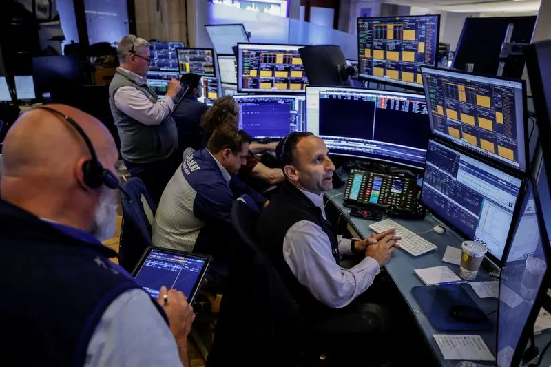 Wall St mở cửa tăng nhờ hy vọng giao dịch Trung Đông; y tế