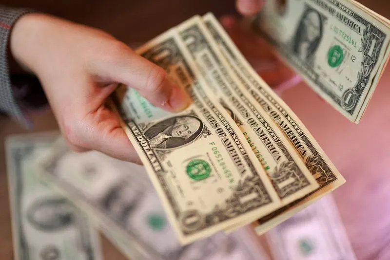USD ổn định nhờ nhu cầu tài sản an toàn, dự kiến giảm tuần