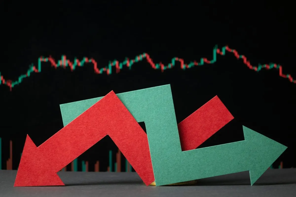 NASDAQ giảm 3%: Cổ phiếu chip lao dốc, cơ hội nào?