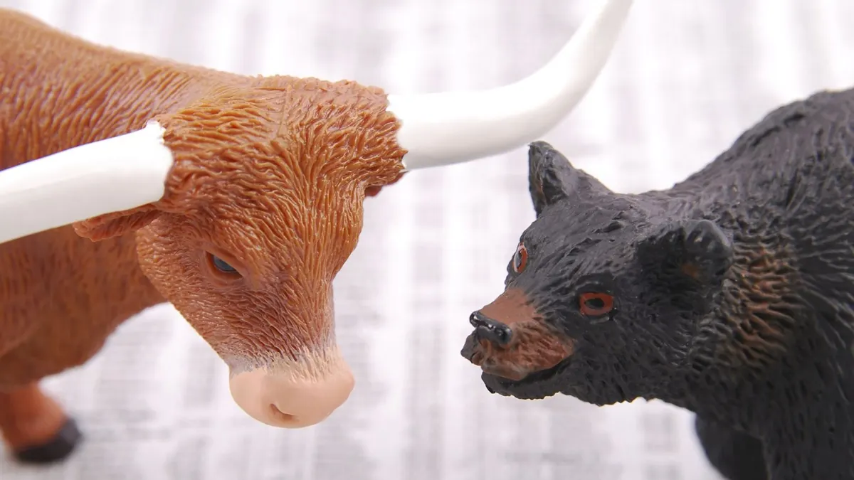 Bitcoin giảm dưới 63.000 USD do bán tháo tài sản rủi ro
