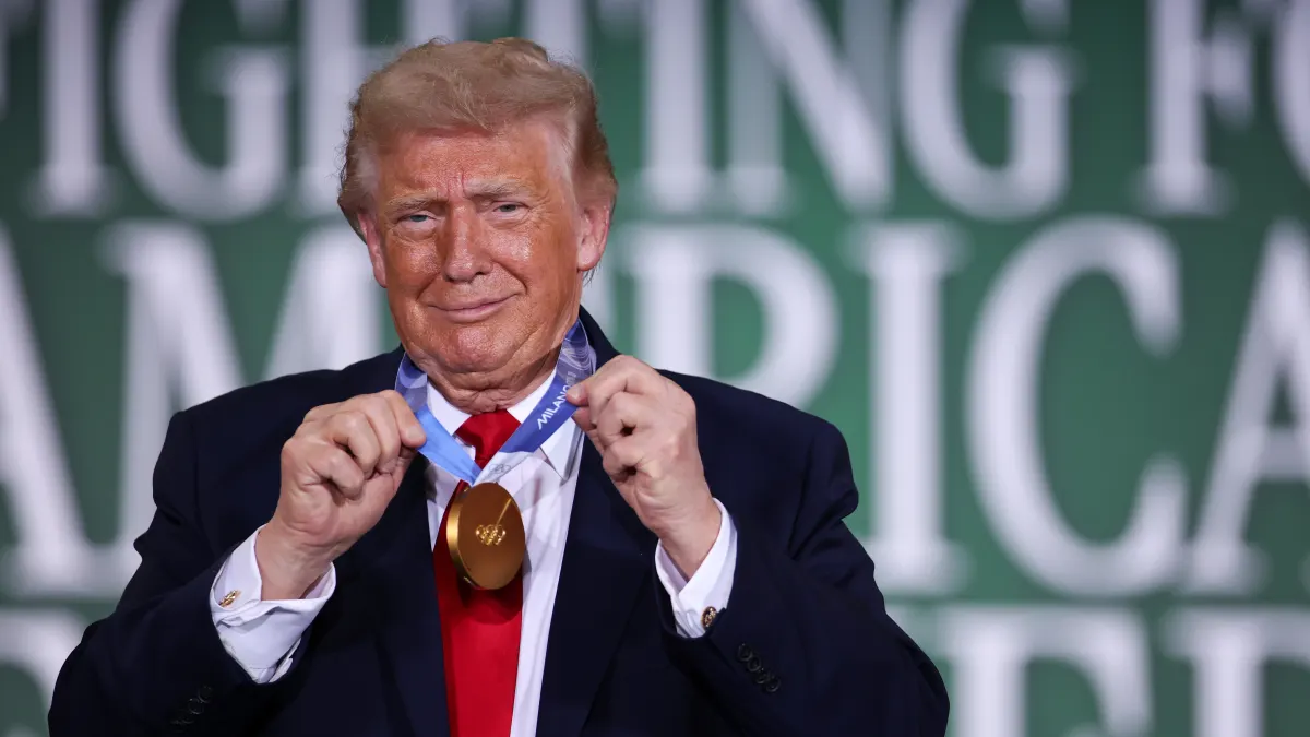 Thuế quan của Trump giúp thâm hụt thương mại Mỹ giảm kỷ lục