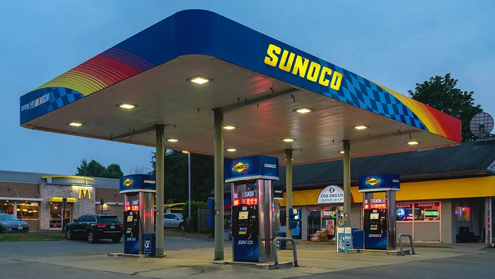 Cổ phiếu Sunoco tăng vọt, giá dầu leo thang do Hormuz