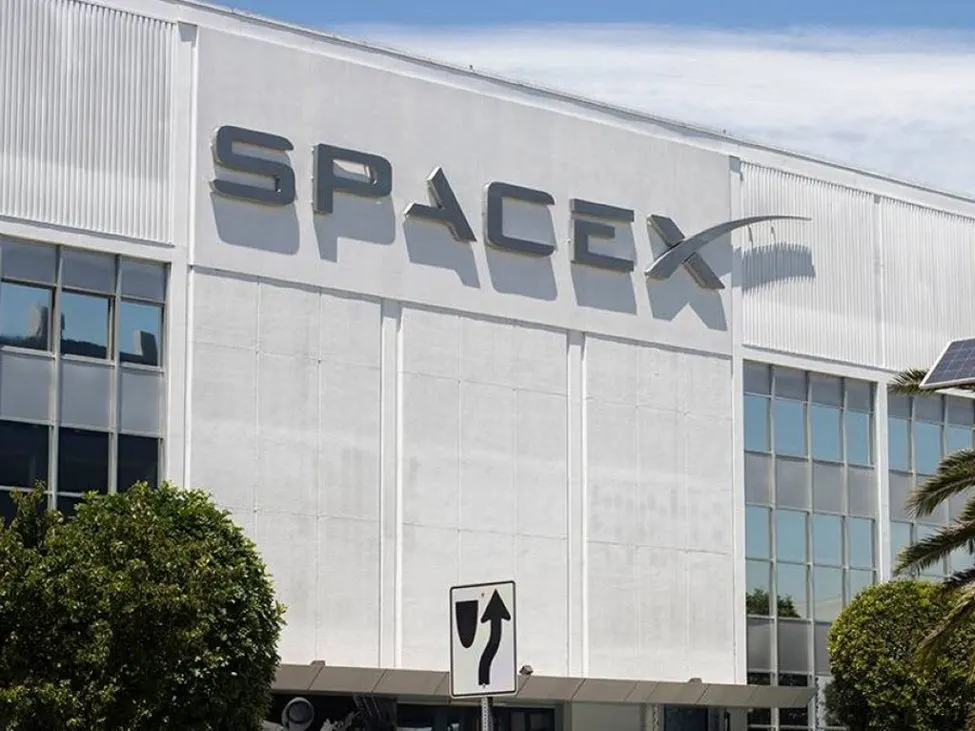 SpaceX hé lộ nguyên mẫu thiết bị AI mới cho nhà đầu tư