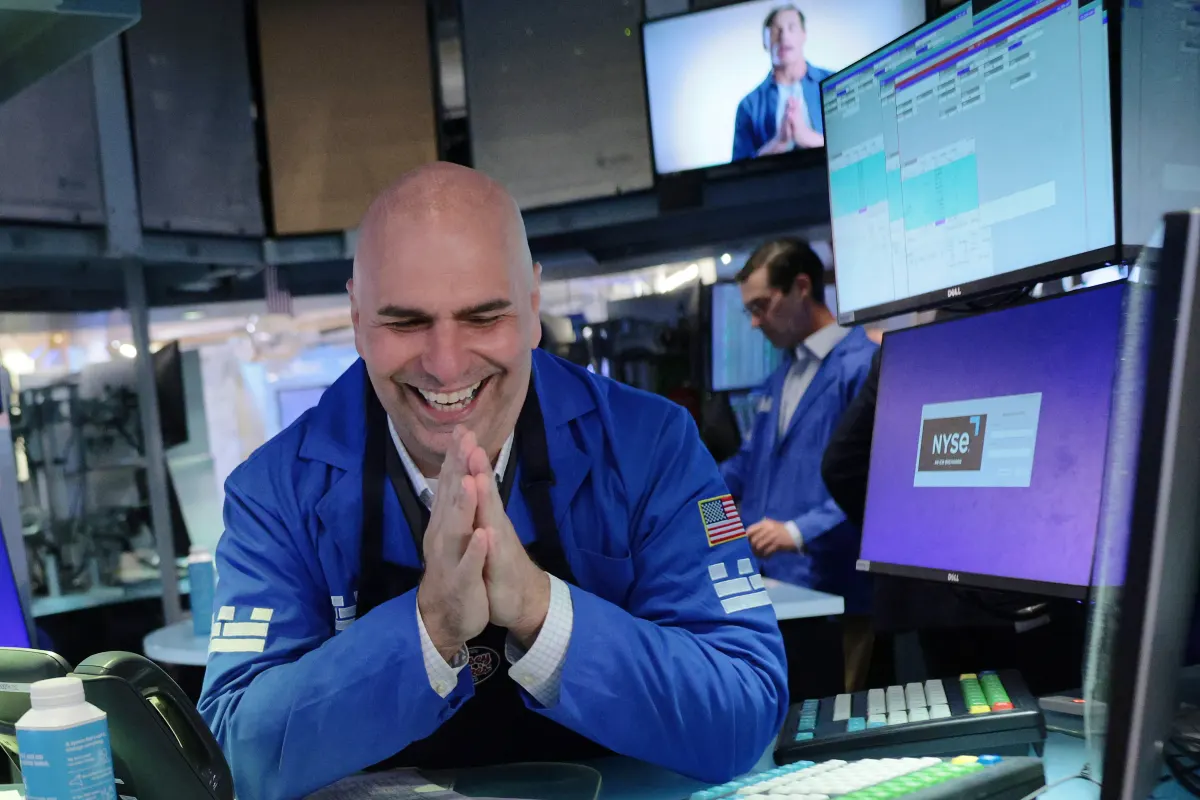 Chứng khoán Mỹ bứt phá: Nasdaq tăng vọt nhờ Microsoft