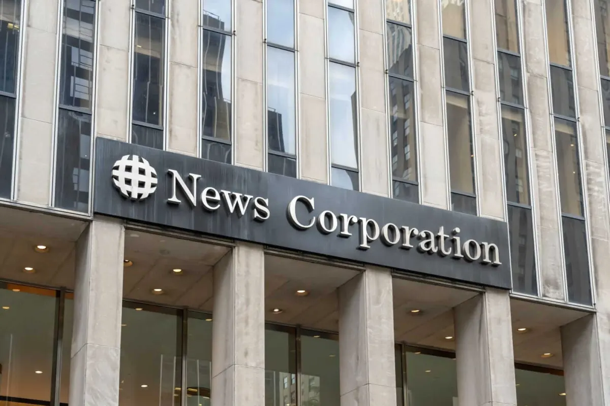Cổ phiếu News Corporation: Hiệu suất so với cổ phiếu truyền thông khác