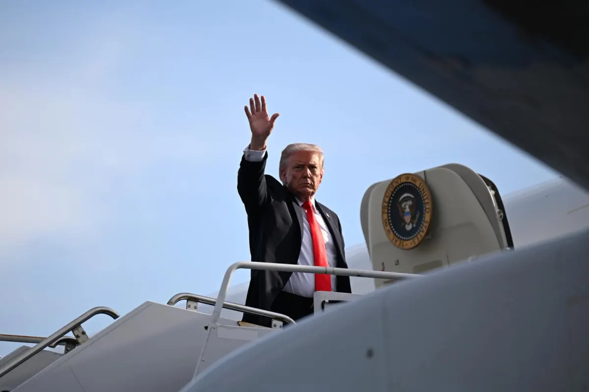 Bitcoin chưa thoát hiểm khi Trump cảnh báo tấn công Iran
