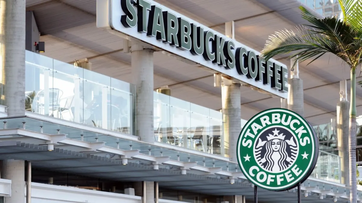 Cổ phiếu Starbucks sát đỉnh 52 tuần: Nên mua, bán hay giữ?
