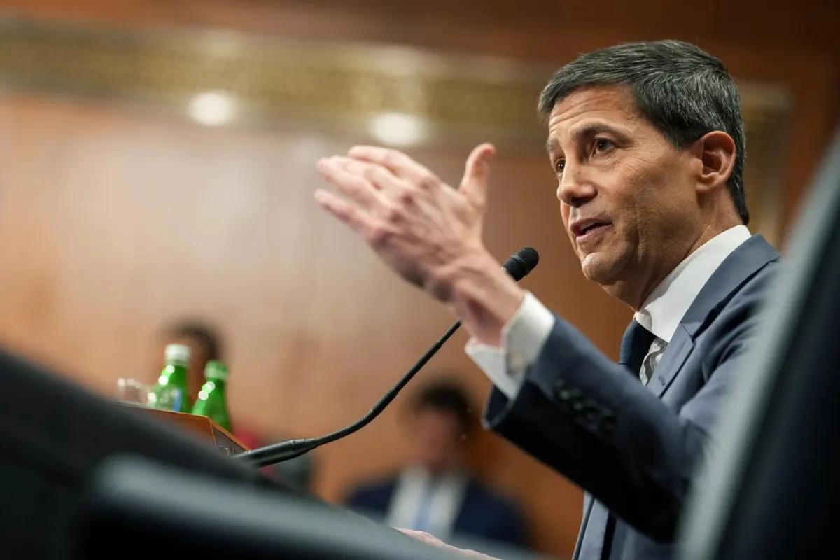 Fed giữ nguyên lãi suất dưới thời Chủ tịch Kevin Warsh