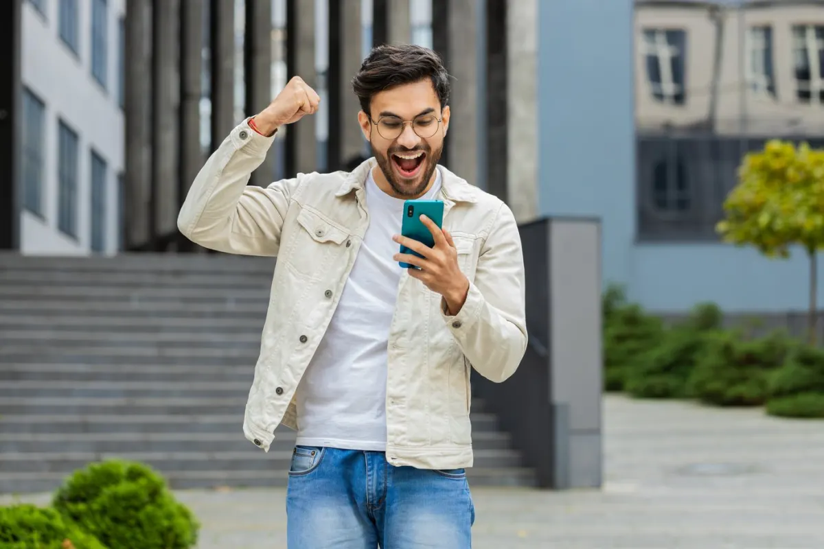 Lỡ sóng Sandisk tăng 580%? 3 cổ phiếu chip nên mua ngay