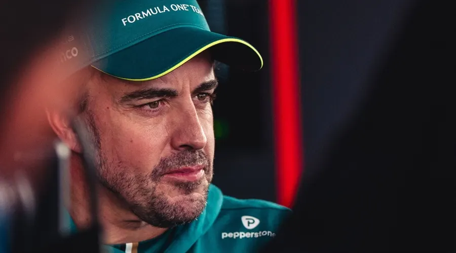Pepperstone ký hợp đồng với Alonso, tặng mũ bảo hiểm F1