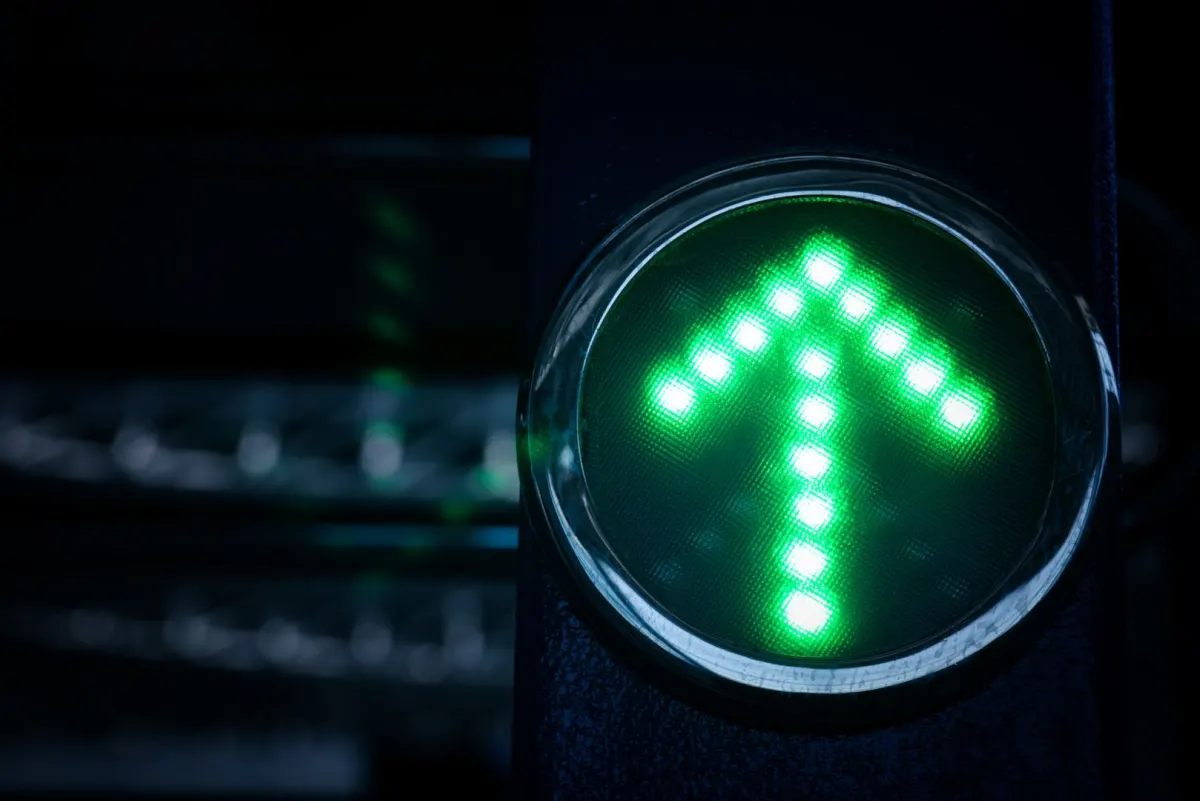 Bitcoin vượt 60.000 USD, Ether và Solana tăng mạnh