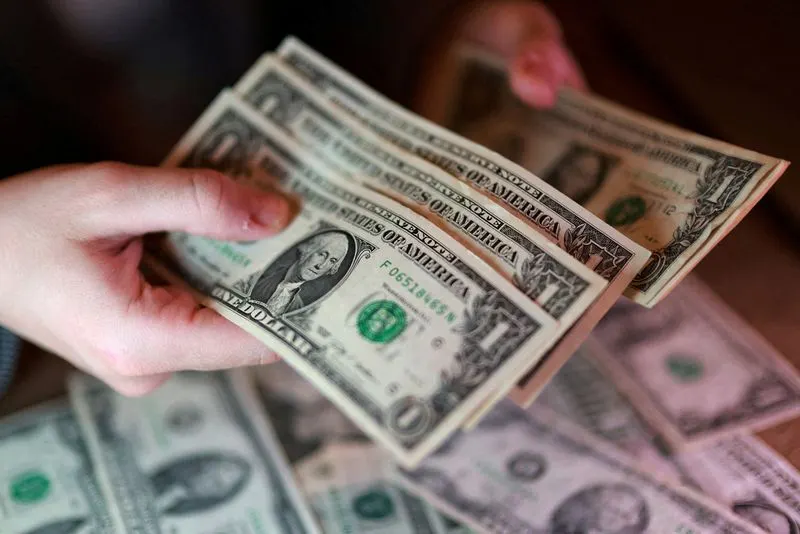 Giá USD tăng, yen tiến gần mức thấp 40 năm