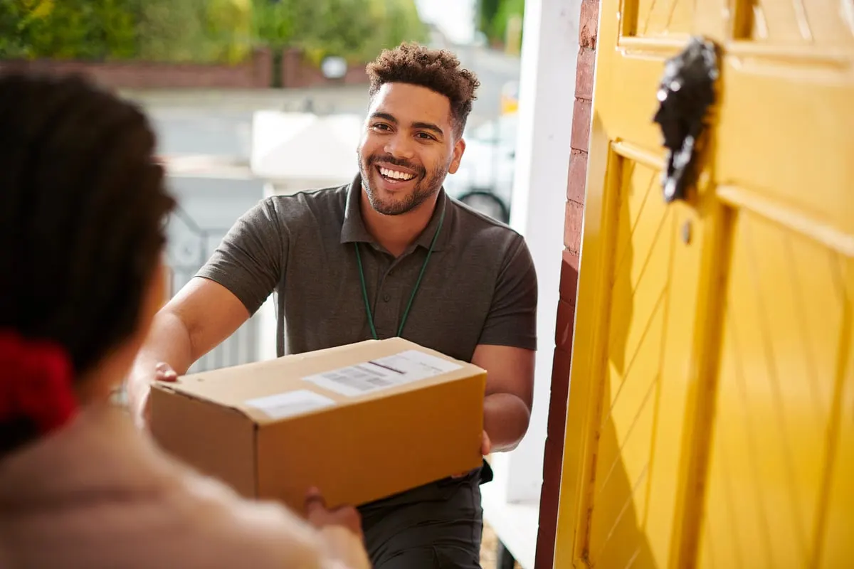 UPS Cắt Giảm Hợp Đồng Với Amazon: Quyết Định Thông Minh?