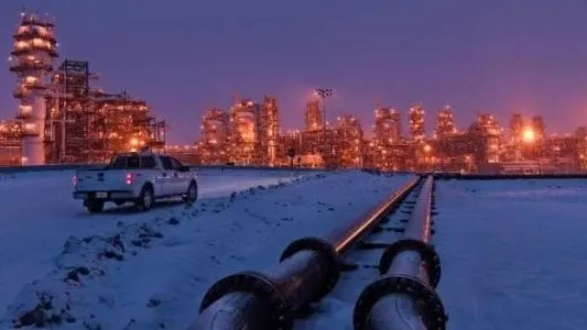 Cát dầu Canada: Từ đắt đỏ đến giá rẻ nhất Bắc Mỹ
