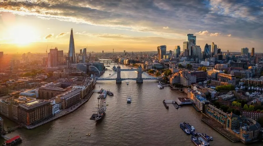 Chi phí Hirose UK tăng 40%, doanh thu giảm tốc 18%