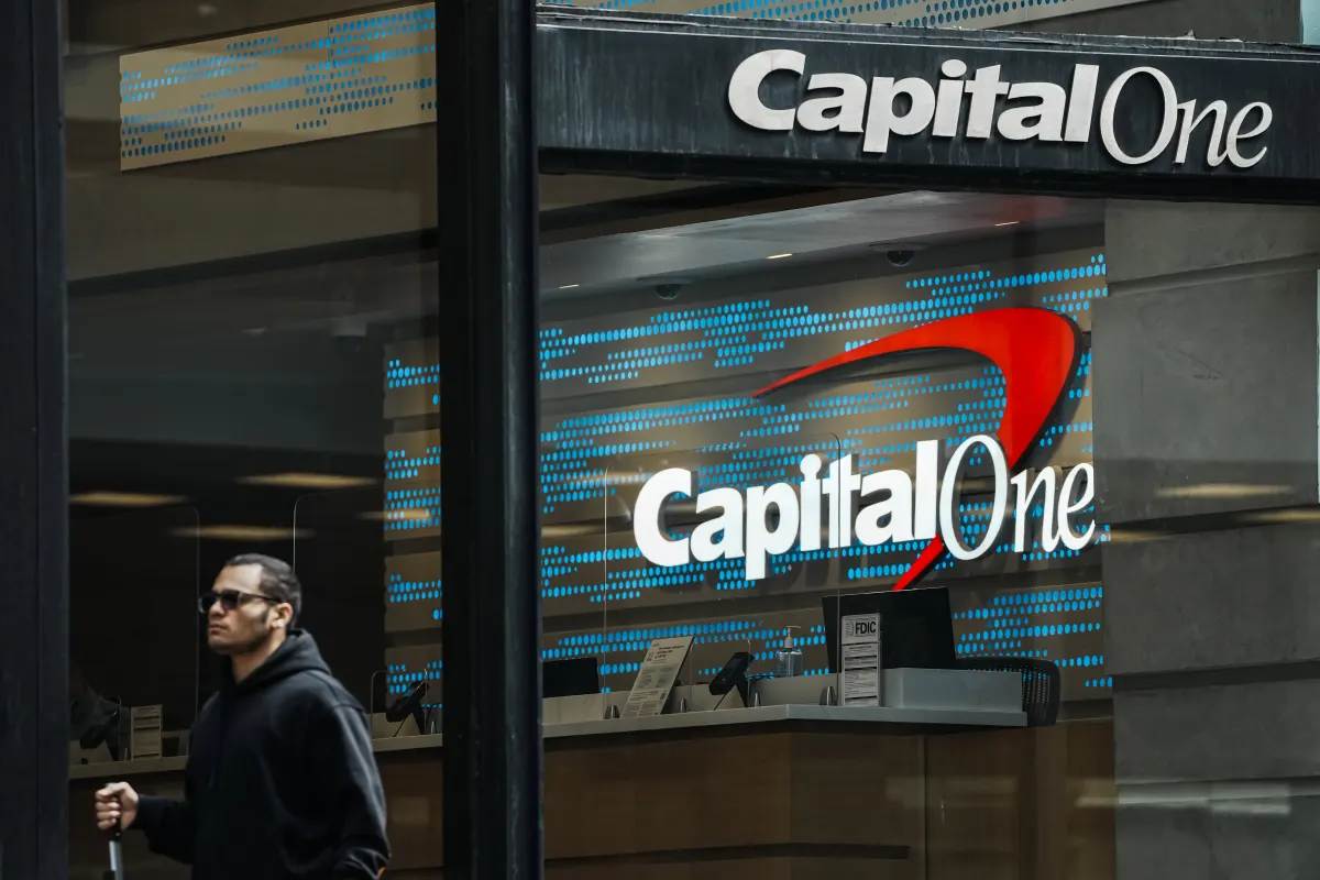 Capital One báo lãi lớn: Cổ phiếu vẫn đối mặt hoài nghi